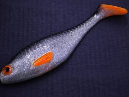 Przynęta Gumowa Płotka Srebrna Czarny Grzbiet 15 cm