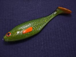 Przynęta Gumowa Płotka Green Brown Czarny Grzbiet 15 cm