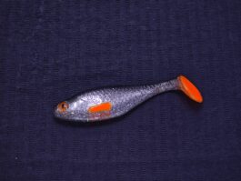 Przynęta Gumowa Płotka 7 cm Srebrny Czarny Grzbiet