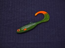 Przynęta Gumowa Twister 7,5cm  Green Brown Czarny Grzbiet