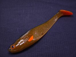 Przynęta Gumowa Slick Bleak 22cm Motor Oil Pink Czarny Grzbiet